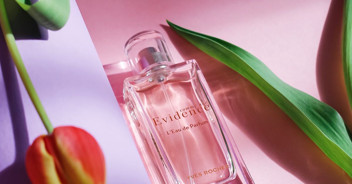 Using Environmental Context in Product Backdrops